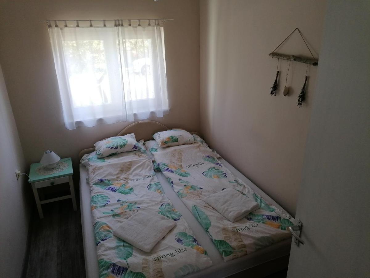 Menta Apartman Мезйокйовешд Екстер'єр фото