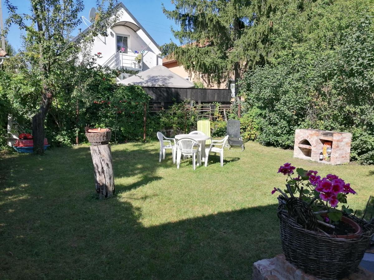 Menta Apartman Мезйокйовешд Екстер'єр фото