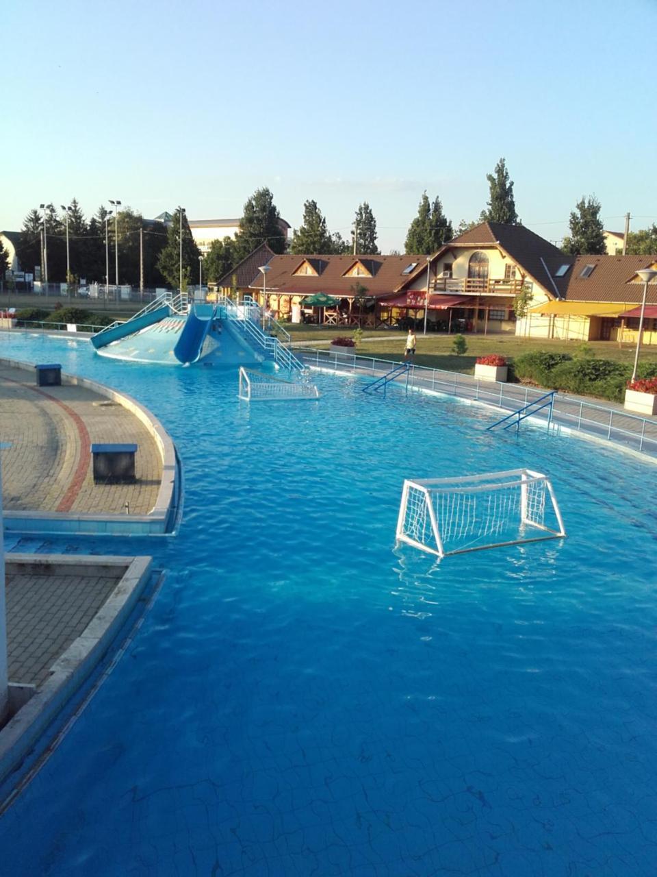 Menta Apartman Мезйокйовешд Екстер'єр фото